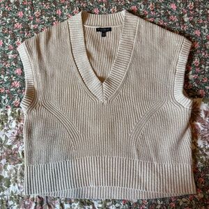 Banana Republic Organic Cotton V-Neck Sweater Vest in Cream